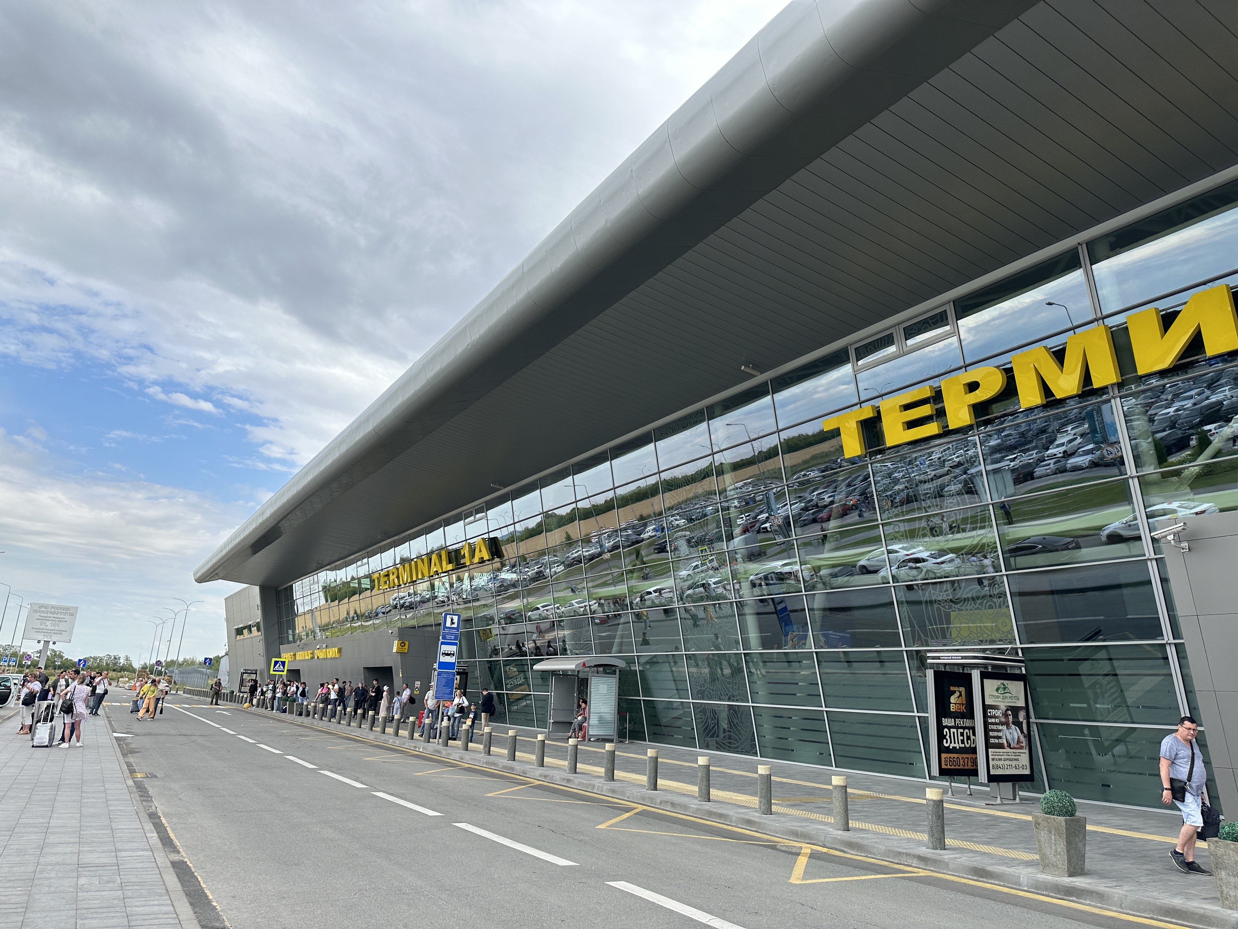 Аэропорт казань терминал 2. Аэропорт Казань терминал 1. Аэропорт Казань терминал 1а,2. Аэропорт Казань терминал 1 фото. Автостоянка аэропорт Казань.