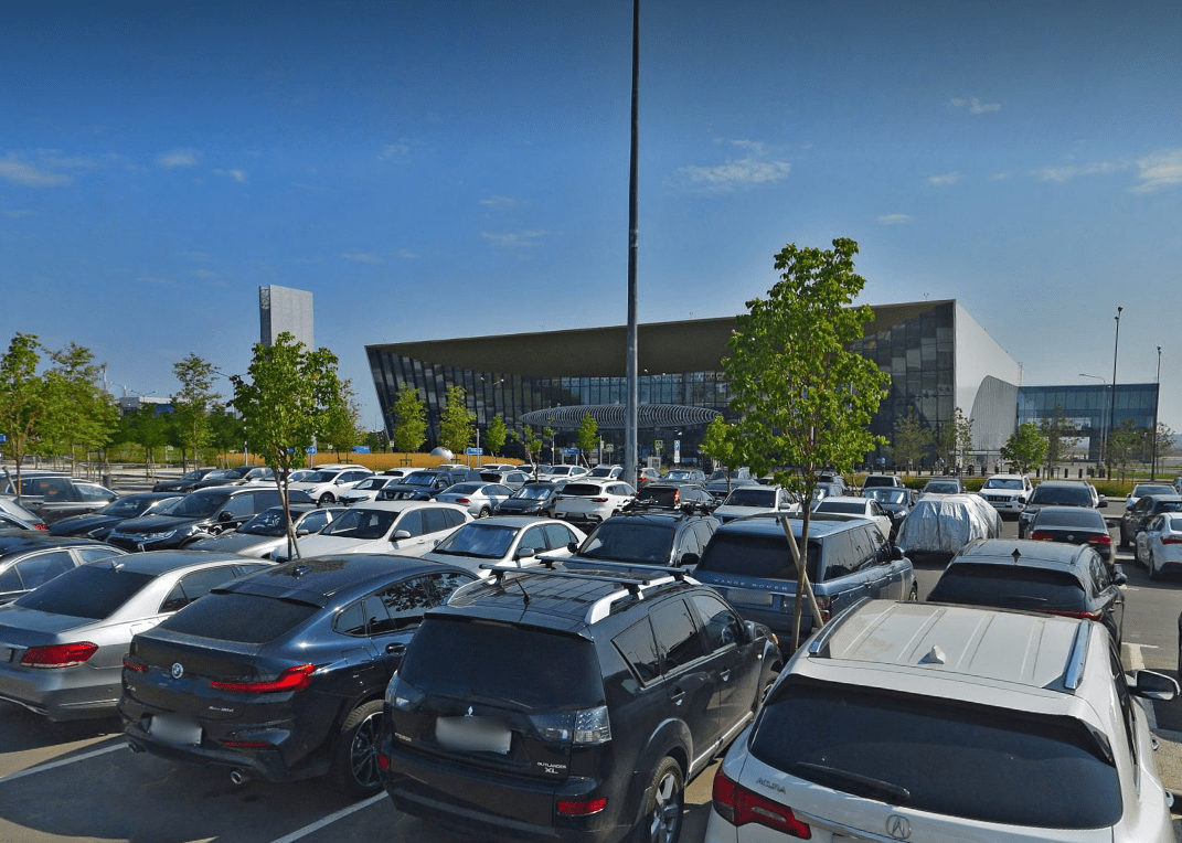 Платная парковка в аэропорту Саратова