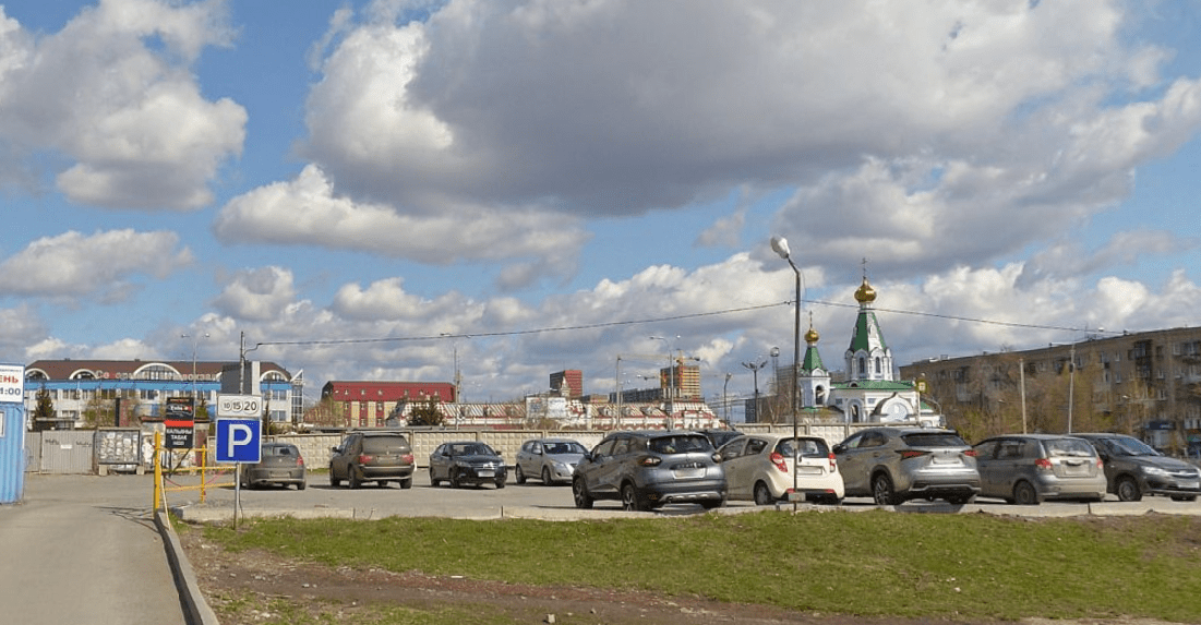 Парковка на вокзале екатеринбург. Парковка у ТЦ Свердловск. Платные парковки у ж/д вокзала Екатеринбурга.